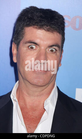 16 mai 2011 - New York, New York, États-Unis - Simon Cowell assiste à la FOX Upfront 2011 tenue à la patinoire Wollman dans Central Park. (Crédit Image : © Kaszerman ZUMAPRESS.com)/Nancy Banque D'Images