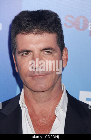 16 mai 2011 - New York, New York, États-Unis - Simon Cowell assiste à la FOX Upfront 2011 tenue à la patinoire Wollman dans Central Park. (Crédit Image : © Kaszerman ZUMAPRESS.com)/Nancy Banque D'Images