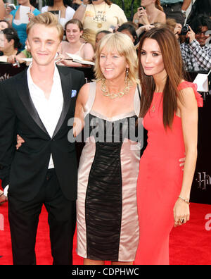 11 juillet 2011 - New York, New York, États-Unis - l'acteur Tom Felton, SHARON FELTON et JADE GORDON assister à la première de New York "Harry Potter et les Reliques - Partie 2 tenue à Avery Fisher Hall au Lincoln Center. (Crédit Image : © Kaszerman ZUMAPRESS.com)/Nancy Banque D'Images