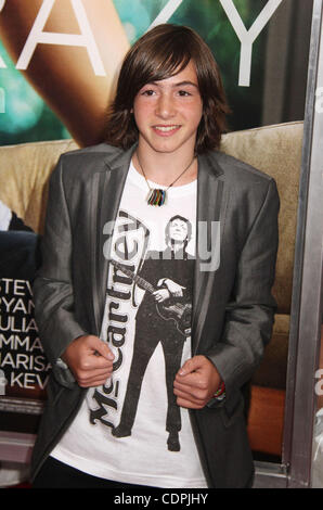 19 juillet 2011 - New York, New York, États-Unis - Acteur JONAH BOBO assiste à la première de New York 'Crazy Stupid Love' tenu à la Ziegfeld Theatre. (Crédit Image : © Kaszerman ZUMAPRESS.com)/Nancy Banque D'Images