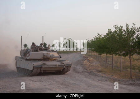 10 mai 2011 - Khatki, province de Helmand, Afghanistan - un Corps des Marines américains M1A1 Abrams battle tank patrouillant la région durant l'opération Rocky Point, près de la ville de Musa Qala dans Khatki district dans la province de Helmand, en Afghanistan. Le but de l'opération Rocky Point était de perturber le commerce de l'opium à l'o Banque D'Images