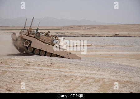 10 mai 2011 - Khatki, province de Helmand, Afghanistan - un Corps des Marines américains M1A1 Abrams battle tank patrouillant la région durant l'opération Rocky Point, près de la ville de Musa Qala dans Khatki district dans la province de Helmand, en Afghanistan. Le but de l'opération Rocky Point était de perturber le commerce de l'opium à l'o Banque D'Images