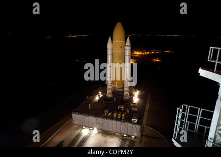 Cap Canaveral, Floride, États-Unis - la navette spatiale Atlantis arrive à 39A dans les premières heures du 1 juin 2011 en prévision de la dernière mission du programme de la navette spatiale. Atlantis est réglé sur rocket dans l'espace sur les programmes dernier vol le 8 juillet 2011. (Joel Kowsky/Zuma Press) Banque D'Images