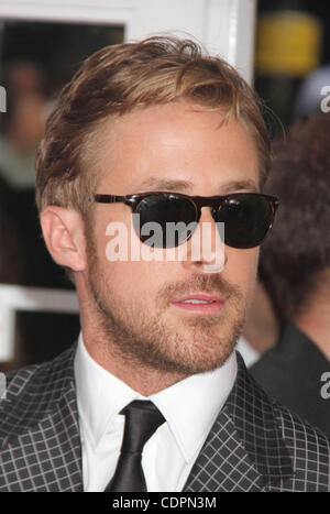 19 juillet 2011 - New York, New York, États-Unis - l'acteur Ryan Gosling assiste à la première de New York 'Crazy Stupid Love' tenu à la Ziegfeld Theatre. (Crédit Image : © Kaszerman ZUMAPRESS.com)/Nancy Banque D'Images