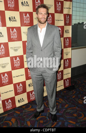 18 juin 2011 - Los Angeles, Californie, États-Unis - Geoff Stults participant à la Los Angeles Film Festival 2011 Première mondiale de ''l !fe arrive'' qui a eu lieu au Regal Cinemas à Los Angeles, Californie le 6/18/11. Crédit Image : 2011(Â© D. Long/Globe Photos/ZUMAPRESS.com) Banque D'Images