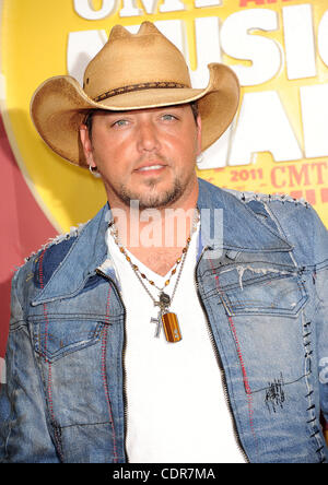 Jun 8, 2011 - Nashville, Tennessee, USA - Chanteur JASON ALDEAN arrive sur le tapis rouge à la CMT Music Awards 2011 qui a eu lieu à l'Arène Bridgestone situé au centre-ville de Nashville. Copyright 2011 Jason Moore. (Crédit Image : © Jason Moore/ZUMAPRESS.com) Banque D'Images