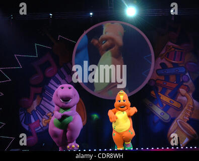 Apr 30 11 Norfolk Virginie Etats Unis Barney L Epreuve Preferee De Dinosaure Mauve Apporte Ses