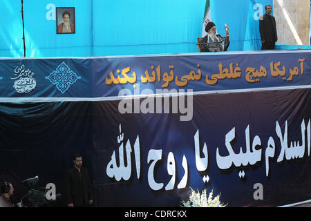 4 juin 2011 - Téhéran, Iran - l'Iran l'Ayatollah Ali Khamenei, prononce un discours lors d'une cérémonie pour marquer l'anniversaire de la mort de la République islamique l'Ayatollah Ruhollah Khomeini, fondateur à Khomeyni de culte. (Crédit Image : Banque D'Images