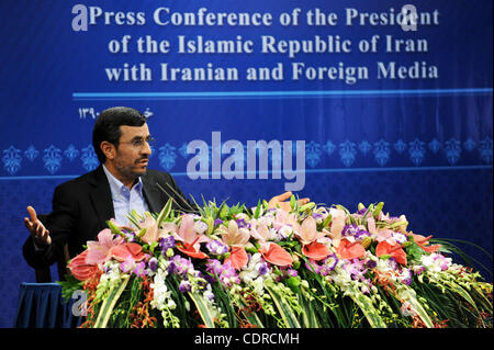 07 juin 2011 - Téhéran, Iran - Le président iranien Mahmoud Ahmadinejad parle aux médias au cours de sa conférence de presse. (Crédit Image : &# 169 ; Ali Mohammadi/ZUMAPRESS.com) Banque D'Images