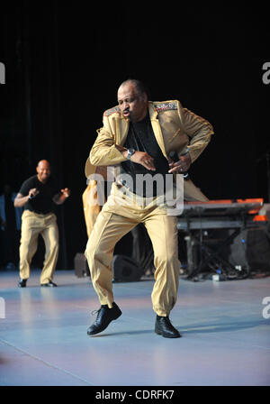 10 juillet 2011 - Los Angeles, Californie, États-Unis - Musicien KEITH WILDER le seul membre d'origine de la vague de bande en live au Théâtre grec. (Crédit Image : © Scott Mitchell/ZUMAPRESS.com) Banque D'Images