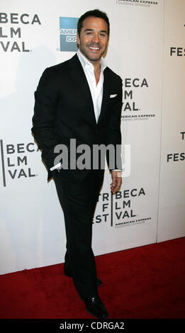 Avril 22, 2011 - New York, New York, États-Unis - Jeremy Piven arrive pour le Tribeca Film Festival Première de ''Angels Crest'' à la CCMB Tribeca PAC à New York le 22 avril 2011.(Image Crédit : © Sharon Neetles Globe/ZUMAPRESS.com)/Photos Banque D'Images
