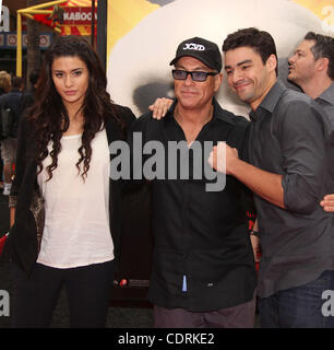 21 mai 2011 - Hollywood, Californie, États-Unis - Jean-Claude Van Damme & Famille arrive pour la première du film "Kung Fu Panda 2' au Chinese Theatre. (Crédit Image : © Lisa O'Connor/ZUMAPRESS.com) Banque D'Images