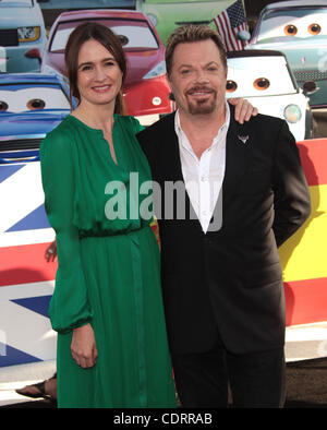 18 juin 2011 - Hollywood, Californie, États-Unis - Emily Mortimer & Eddie Izzard arrive pour la première du film 'Cars 2' au El Capitan theatre. (Crédit Image : © Lisa O'Connor/ZUMAPRESS.com) Banque D'Images