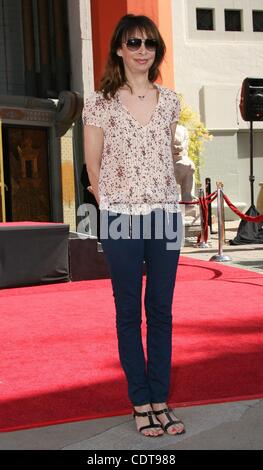 Apr 30, 2011 - Los Angeles, Californie, USA - Actrice ILEANA DOUGLAS à la main & cérémonie empreinte, le Grauman's Chinese Theatre, à Hollywood. (Crédit Image : © Jeff Frank/ZUMAPRESS.com) Banque D'Images