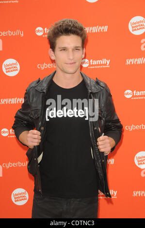 14 juillet 2011 - Los Angeles, Californie, États-Unis - Daren Kagasoff participant à la famille d'ABC et MAGAZINEÃƒâ 17€¢S.''RALLY POUR SUPPRIMER LE THÉÂTRE NUMÉRIQUE'' tenue à l'Americana At Brand à Glendale, Californie le 7/14/11. Crédit Image : 2011(Â© D. Long/Globe Photos/ZUMAPRESS.com) Banque D'Images