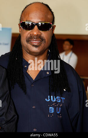 25 juin 2011 - Athènes, Grèce - Musicien Stevie Wonder sera chanter lors de la cérémonie d'ouverture pour les Jeux olympiques spéciaux mondiaux d'Athènes 2011 (Crédit Image : © Vafeiadakis ZUMAPRESS.com) Aristidis/ Banque D'Images