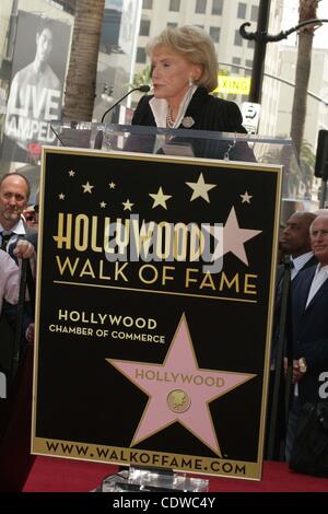 Le 6 mai 2011 - Hollywood, Californie, États-Unis - J15408CHW .Singer Jane Morgan honoré avec étoile sur le Hollywood Walk of Fame. .Hollywood Walk of Fame, Hollywood, CA.05/06/2011 .JANE MORGAN . Crédit Image : 2011(Â© Clinton Wallace/Globe Photos/ZUMAPRESS.com) Banque D'Images