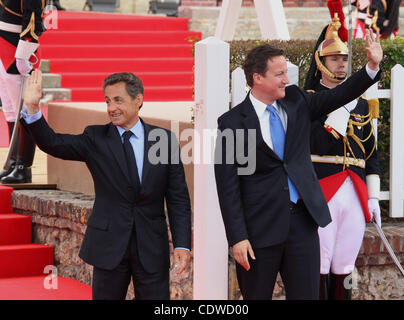 Sommet du G8 à Deauville, France. Sur la photo : le président français Nicolas Sarkozy et le Premier ministre britannique David Cameron. Banque D'Images