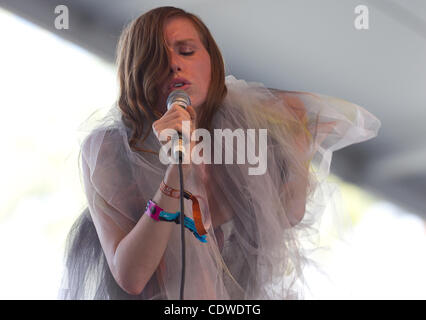 Avril 16, 2011 - Indio, California, États-Unis - Glasser effectue au Coachella 2011 Music and Arts Festival tenu à l'Empire Polo Field, Indio en Californie. (Crédit Image : © Gerry Maceda/ZUMAPRESS.com) Southcreek/mondial Banque D'Images