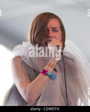 Avril 16, 2011 - Indio, California, États-Unis - Glasser effectue au Coachella 2011 Music and Arts Festival tenu à l'Empire Polo Field, Indio en Californie. (Crédit Image : © Gerry Maceda/ZUMAPRESS.com) Southcreek/mondial Banque D'Images