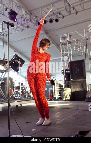 Avril 16, 2011 - Indio, California, États-Unis - Yelle effectue au Coachella 2011 Music and Arts Festival tenu à l'Empire Polo Field, Indio en Californie. (Crédit Image : © Gerry Maceda/ZUMAPRESS.com) Southcreek/mondial Banque D'Images