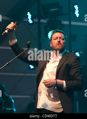 Avril 16, 2011 - Indio, California, États-Unis - Elbow effectue au Coachella 2011 Music and Arts Festival tenu à l'Empire Polo Field, Indio en Californie. (Crédit Image : © Gerry Maceda/ZUMAPRESS.com) Southcreek/mondial Banque D'Images