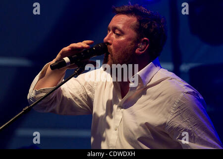 Avril 16, 2011 - Indio, California, États-Unis - Elbow effectue au Coachella 2011 Music and Arts Festival tenu à l'Empire Polo Field, Indio en Californie. (Crédit Image : © Gerry Maceda/ZUMAPRESS.com) Southcreek/mondial Banque D'Images