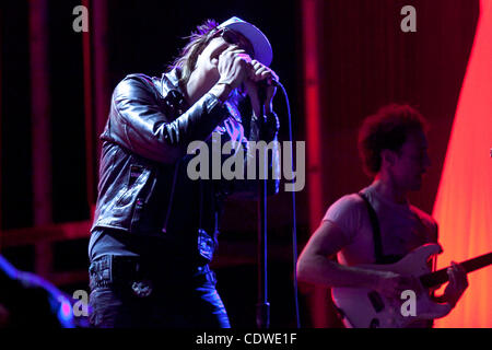 17 avril 2011 - Indio, California, États-Unis - l'Storkes effectue au Coachella 2011 Music and Arts Festival tenu à l'Empire Polo Club à Indio, en Californie. (Crédit Image : © Gerry Maceda/ZUMAPRESS.com) Southcreek/mondial Banque D'Images