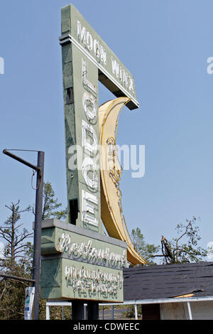 30 avril 2011 - Tuscaloosa, Al, États-Unis - un point de repère dans la région de la ville de l'Alberta n'a pas été endommagée de la tornade dévastatrice est passé par Tuscaloosa, Al le 27 avril 2011. (Crédit Image : © Jason Clark/ZUMAPRESS.com) Southcreek/mondial Banque D'Images