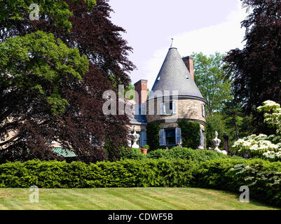 8 juin 2011 - Milford, Connecticut, United States of America - Grey Towers est la maison ancestrale de Gifford Pinchot, premier chef de l'US Forest Service et deux fois gouverneur de Pennsylvanie. Le manoir est situé à Poconos près de la Delaware Water Grap. (Crédit Image : © Alex Cena/Southcreek Banque D'Images