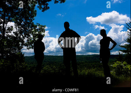 14 juin 2011 - Dingmans Ferry, West Virginia, United States of America - 14 juin 2011 : Les randonneurs le long du sentier en Conashaugh Dingman's Ferry, New York. (Crédit Image : © Alex Cena/ZUMAPRESS.com) Southcreek/mondial Banque D'Images