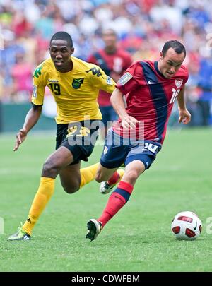 16 juin 2011 - Washington, District of Columbia, United States of America - United States attaquant Landon Donovan # 10 essayez d'obtenir en position de marquer au deuxième semestre. L'État devrait passer à la Jamaïque à la défaite 2-0 en finale de la Gold Cup, dimanche 19 juin 2011 à RFK Stadi Banque D'Images