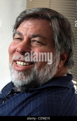 25 août 2011 - Los Angeles, Californie, États-Unis - co-fondateur d'Apple Steve Wozniak sur une entrevue téléphonique. (Crédit Image : Â© Jonathan Alcorn/ZUMAPRESS.com) Banque D'Images