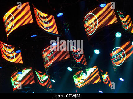 17 octobre 2011 - San Diego, Californie, USA - Panneaux d'annoncer le groupe de rock Foo Fighters comme ils font à Viejas Arena au San San Diego State University le mardi 17 octobre, 2011. (Photo crédit : © K.C. ALFRED/ZUMA PRESS) Banque D'Images