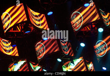 17 octobre 2011 - San Diego, Californie, USA - Panneaux d'annoncer le groupe de rock Foo Fighters comme ils font à Viejas Arena au San San Diego State University le mardi 17 octobre, 2011. (Photo crédit : © K.C. ALFRED/ZUMA PRESS) Banque D'Images