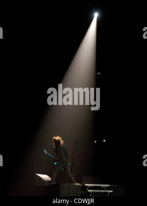 17 octobre 2011 - San Diego, Californie, USA - Dave Grohl des Foo Fighters rock band se produit à Viejas Arena au San San Diego State University le mardi 17 octobre, 2011. (Photo crédit : © K.C. ALFRED/ZUMA PRESS) Banque D'Images