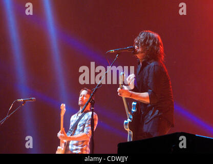 17 octobre 2011 - San Diego, Californie, USA - Dave Grohl des Foo Fighters rock band se produit à Viejas Arena au San San Diego State University le mardi 17 octobre, 2011. (Photo crédit : © K.C. ALFRED/ZUMA PRESS) Banque D'Images