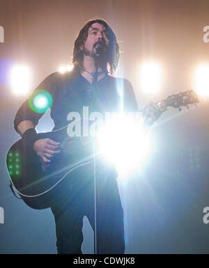 17 octobre 2011 - San Diego, Californie, USA - Dave Grohl des Foo Fighters rock band se produit à Viejas Arena au San San Diego State University le mardi 17 octobre, 2011. (Photo crédit : © K.C. ALFRED/ZUMA PRESS) Banque D'Images