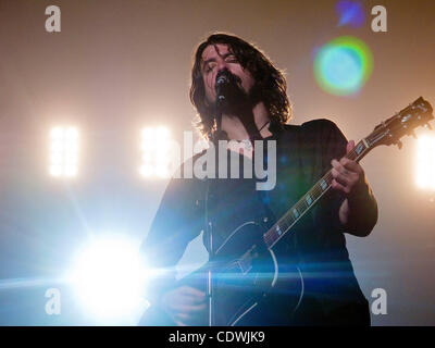 17 octobre 2011 - San Diego, Californie, USA - Dave Grohl des Foo Fighters rock band se produit à Viejas Arena au San San Diego State University le mardi 17 octobre, 2011. (Photo crédit : © K.C. ALFRED/ZUMA PRESS) Banque D'Images