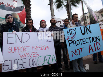 Le 3 novembre 2011 - Ramallah, Cisjordanie, territoire palestinien - Palestiniens protestation contre le blocus israélien de la bande de Gaza, dans la ville de Ramallah, en Cisjordanie Jeudi, 3 novembre 2011. Photo par Issam Rimawi (crédit Image : © Issam Rimawi Apaimages ZUMAPRESS.com)/Images/APA Banque D'Images