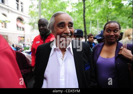 21 oct., 2011 - Manhattan, New York, États-Unis - Rempl. CHARLES RANGEL tours le parc comme militants continuent de résider dans Zuccotti Park dans le sud de Manhattan comme le mouvement occupons Wall Street continue. (Crédit Image : © Bryan Smith/ZUMAPRESS.com) Banque D'Images