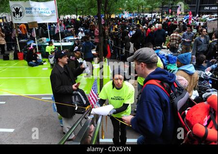 21 oct., 2011 - Manhattan, New York, États-Unis - Des activistes continuent de résider dans Zuccotti Park dans le sud de Manhattan comme le mouvement occupons Wall Street continue. (Crédit Image : © Bryan Smith/ZUMAPRESS.com) Banque D'Images