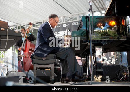 Aug 14, 2011 - San Jose, Californie, USA - RAMSEY LEWIS réalise en direct à la 22e Festival de Jazz de San Jose. (Crédit Image : © Jérôme Brunet/Zuma Press) Banque D'Images