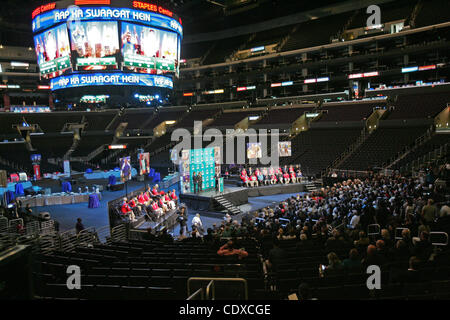 Le maire de Los Angeles Antonio Villaraigosa rejoint Timothy Shriver, président-directeur général d'Olympiques spéciaux, ainsi qu'un certain nombre de des athlètes olympiques et 500 invités spéciaux au Staples Center pour une conférence de presse pour annoncer que Los Angeles sera l'hôte de la 2015 Jeux olympiques spéciaux mondiaux d'été, je Banque D'Images