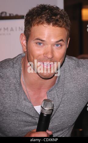 Le 11 août 2011 - Hollywood, Californie, États-Unis - Kellan Lutz lance la collection automne de Dylan George & Abbé  + Main chez Sears Canada au bosquet à Los Angeles, CA 8/11/2011 11..Kellan Lutz(Image Crédit : Â© Scott Kirkland/Globe Photos/ZUMAPRESS.com) Banque D'Images