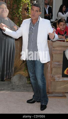 Le 23 octobre 2011 - Los Angeles, Californie, USA - Oct 23, 2011 - Los Angeles, Californie, USA - l'Acteur Antonio Banderas au "Chat Botté" Los Angeles Premiere tenue au Regency Village Westwood. (Crédit Image : © Paul Fenton/ZUMAPRESS.com) Banque D'Images