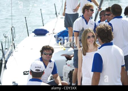 6 août 2011 - Palma de Majorque, Espagne - Le Prince Felipe et la Princesse Letizia pendant le dernier voyage avec le gagnant, Jose Cusi, au Real Club Nautico pendant pendant la 30e Copa del Rey Audi Mapfre Sailing Cup à Palma de Mallorca, Espagne (crédit Image : Â© Jack Abuin/ZUMAPRESS.com) Banque D'Images