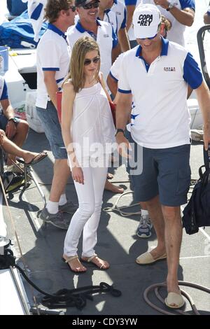 6 août 2011 - Palma de Majorque, Espagne - Le Prince Felipe et la Princesse Letizia pendant le dernier voyage avec le gagnant, Jose Cusi, au Real Club Nautico pendant pendant la 30e Copa del Rey Audi Mapfre Sailing Cup à Palma de Mallorca, Espagne (crédit Image : Â© Jack Abuin/ZUMAPRESS.com) Banque D'Images