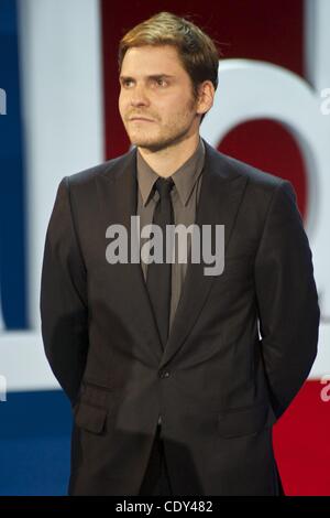 16 septembre 2011 - San Sebastian, Pays Basque, Espagne - l'acteur Daniel BruÌhl participe à 'intrus' premiere du Kursaal Palace pendant le 59e Festival International du Film de San Sebastian le 16 septembre 2011 à San Sebastian, Espagne. (Crédit Image : © Jack Abuin/ZUMAPRESS.com) Banque D'Images