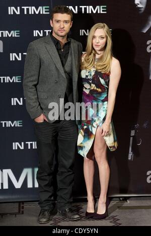 Le 3 novembre 2011 - Madrid, Espagne - Acteur Justin Timberlake et l'actrice Amanda Seyfried assister à 'à temps' photocall à l'Hôtel Villamagna le 3 novembre 2011 à Madrid, Espagne. (Crédit Image : © Jack Abuin/ZUMAPRESS.com) Banque D'Images